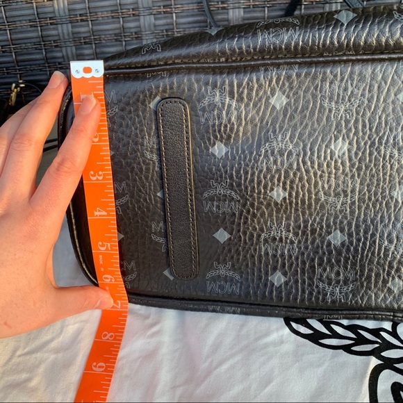*SOLD* MCM Large Anya Reversible Tote with pouch - Picture 14 of 16